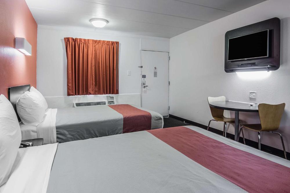 Deluxe Quadruple Room - Non-Smoking interior